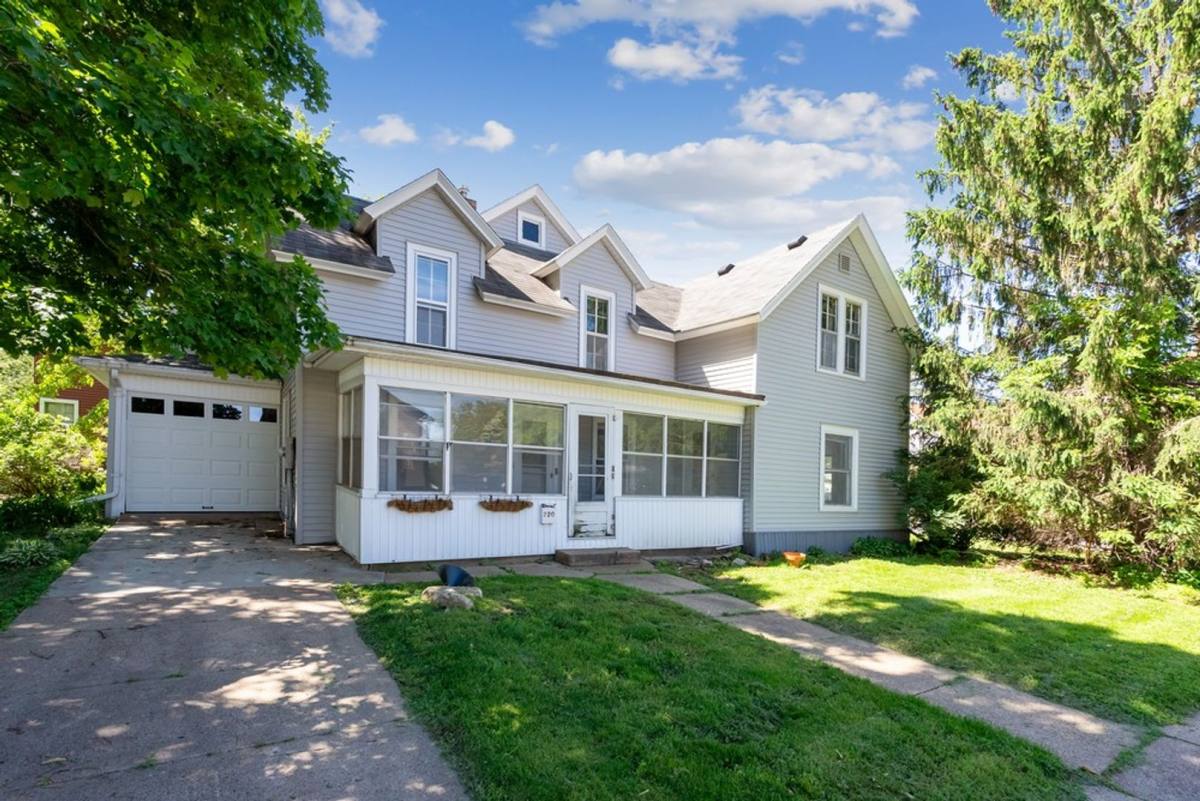 220 W 9th St, Cedar Falls, IA 50613 - Townhouse for Rent - Image 4