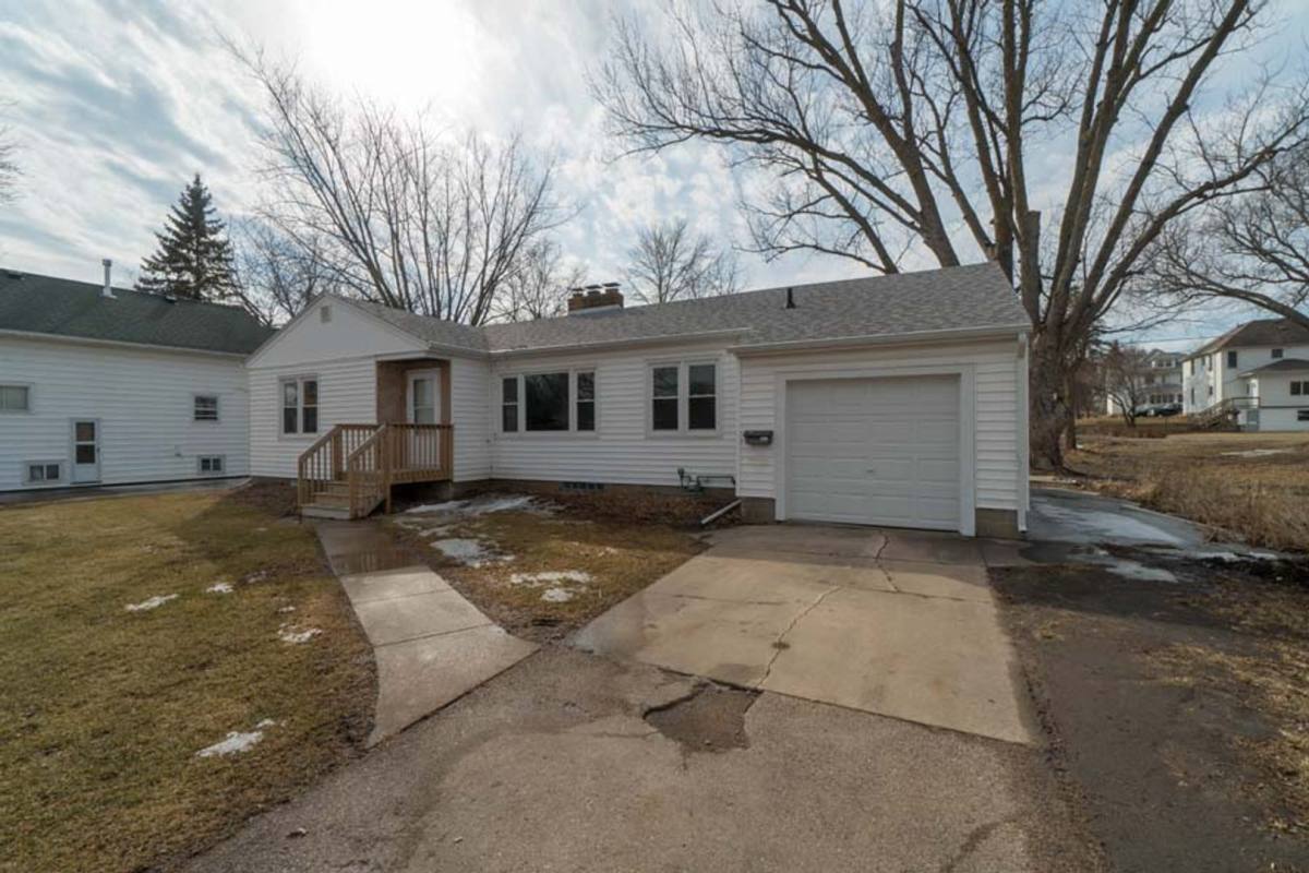 Townhouse for rent at 2503 Iowa St, Cedar Falls, IA 50613