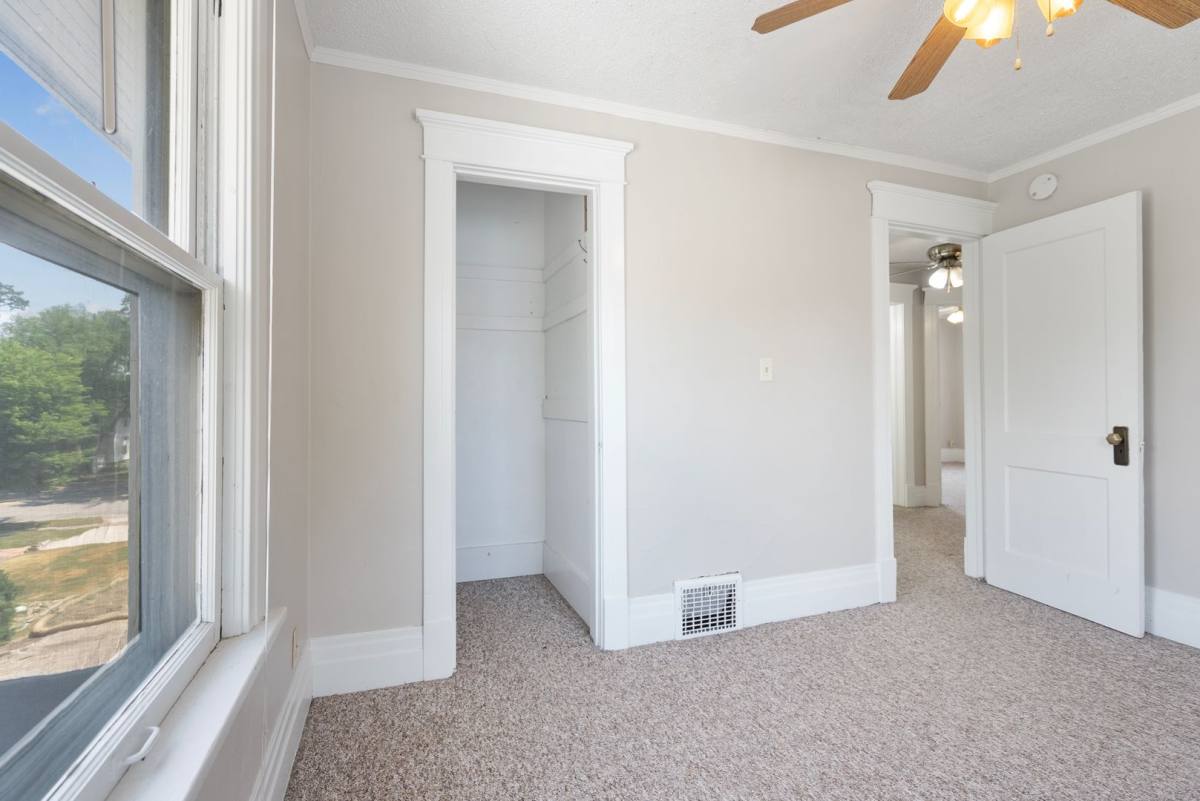 109 W 12th St, Cedar Falls, IA 50613 - House for Rent - Image 8
