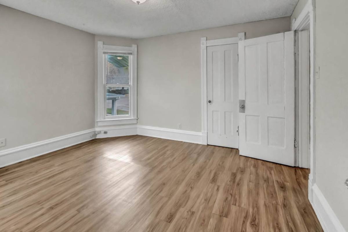 1120 1/2 Washington St, Cedar Falls, IA 50613 - Townhouse for Rent - Image 8