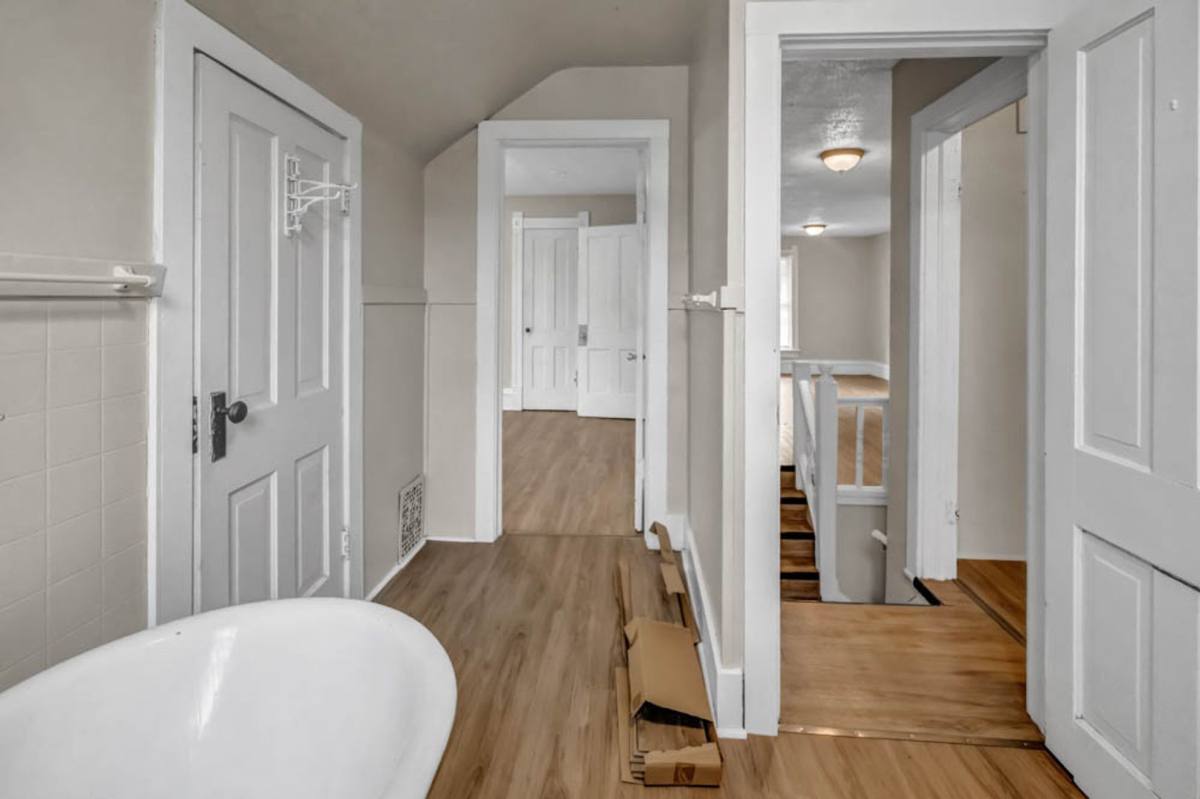 1120 1/2 Washington St, Cedar Falls, IA 50613 - Townhouse for Rent - Image 7