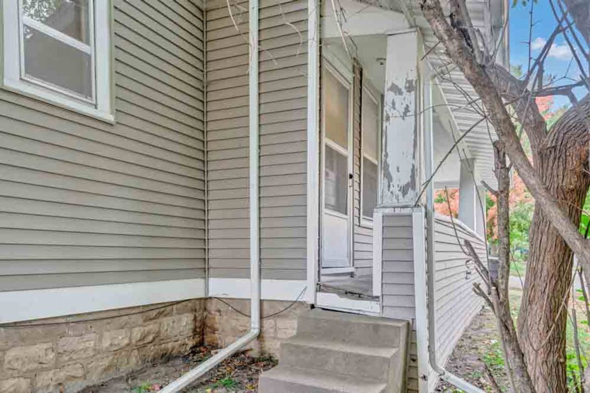 1120 1/2 Washington St, Cedar Falls, IA 50613 - Townhouse for Rent - Image 3