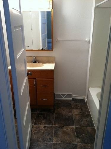 818 W 3rd St, Cedar Falls, IA 50613 - House for Rent - Image 1