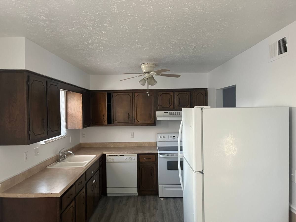 280 Berkley Court, Radcliff, KY 40160 - Townhouse for Rent - Image 2