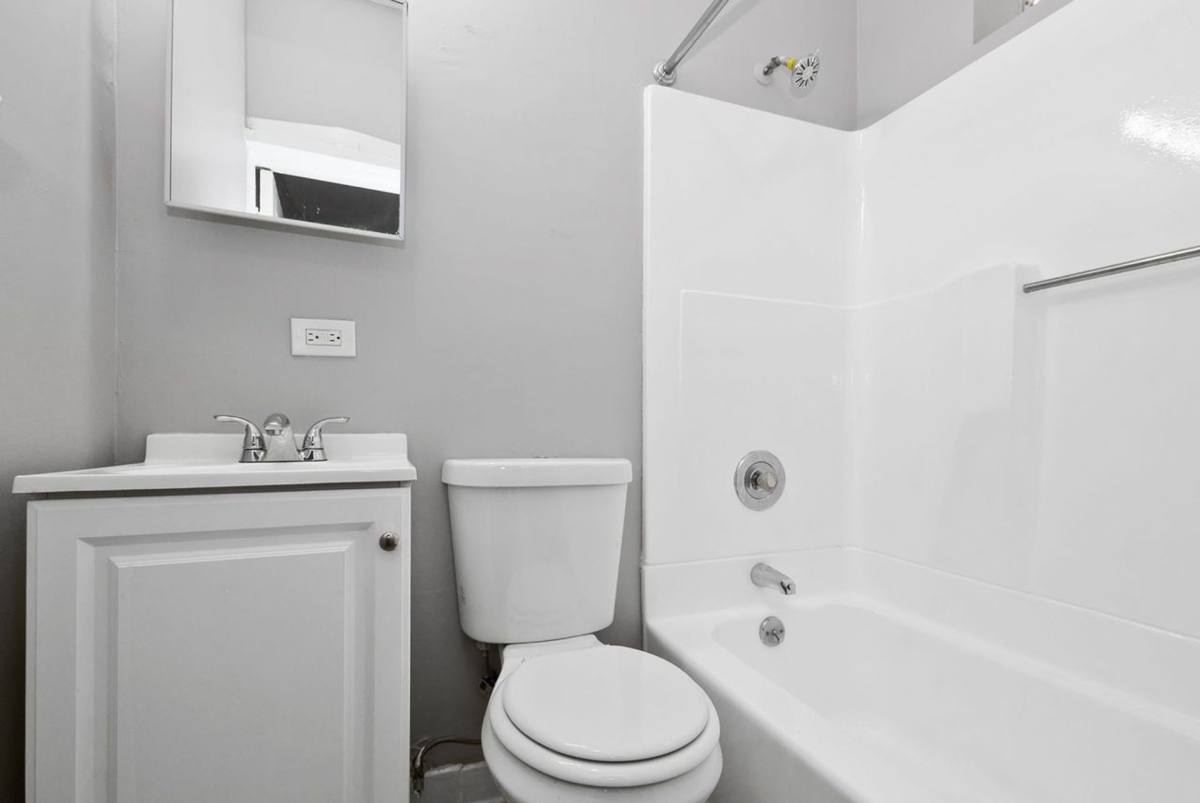 6214-26 Eberhart Ave, Chicago, IL 60637 - Apartment for Rent - Image 6
