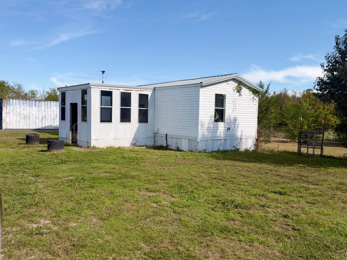 House for rent at 32647 E County Rd, Pauls Valley, OK 73075