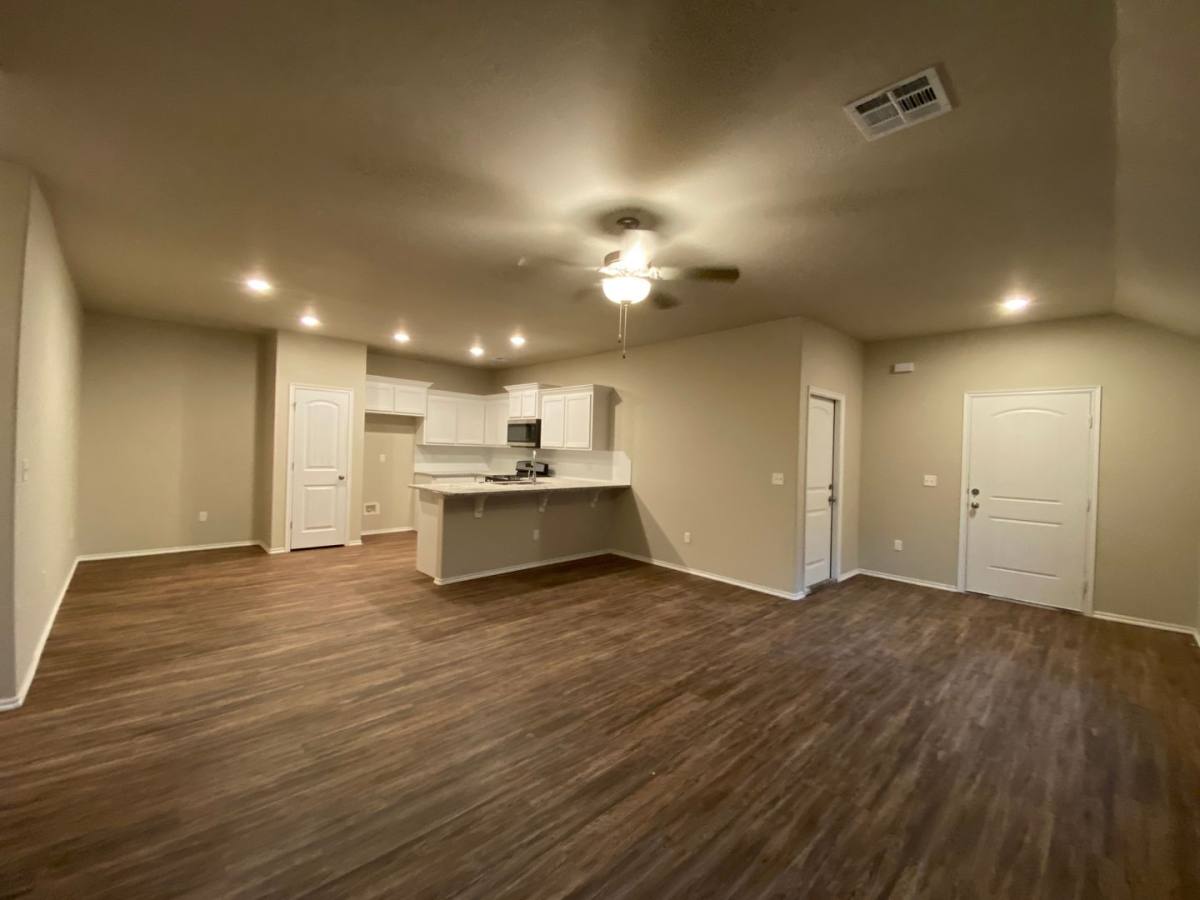 10904 NW 119th St, Yukon, OK 73099 - House for Rent - Image 7