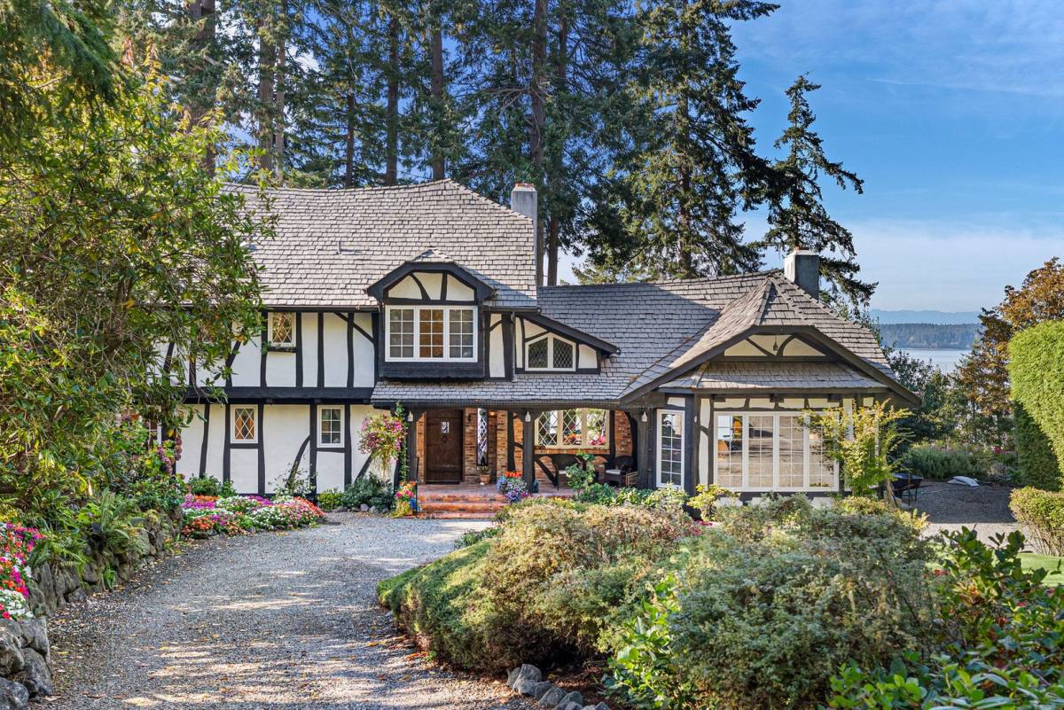 House for rent at 3720 Forest Beach Dr NW, Gig Harbor, WA 98335