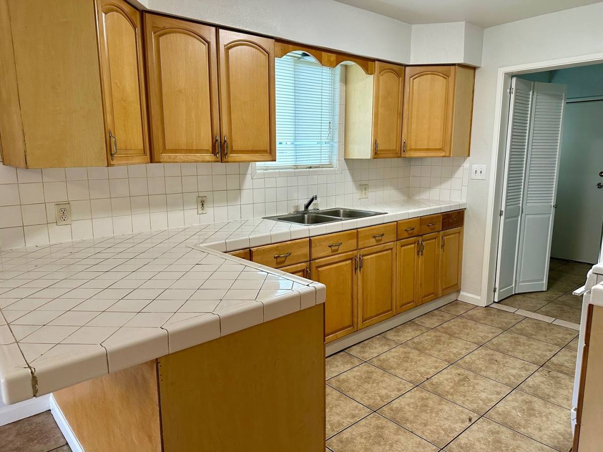2464 Lathrop Rd, Lathrop, CA 95330 - House for Rent - Image 8