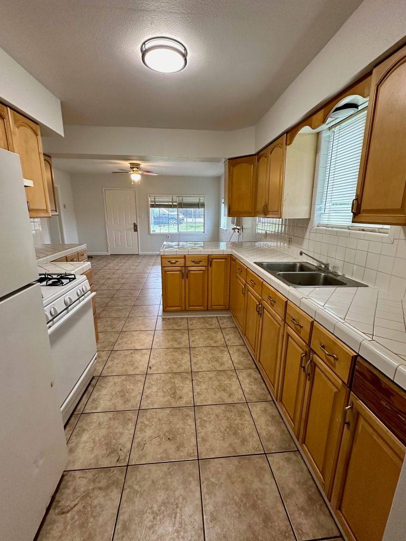 2464 Lathrop Rd, Lathrop, CA 95330 - House for Rent - Image 9