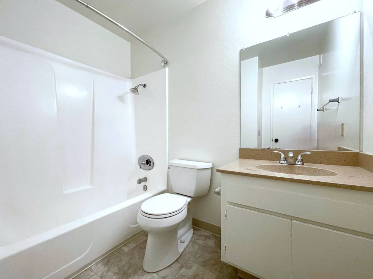2167 Via Esmarca #2, Oceanside, CA 92054 - Townhouse for Rent - Image 10