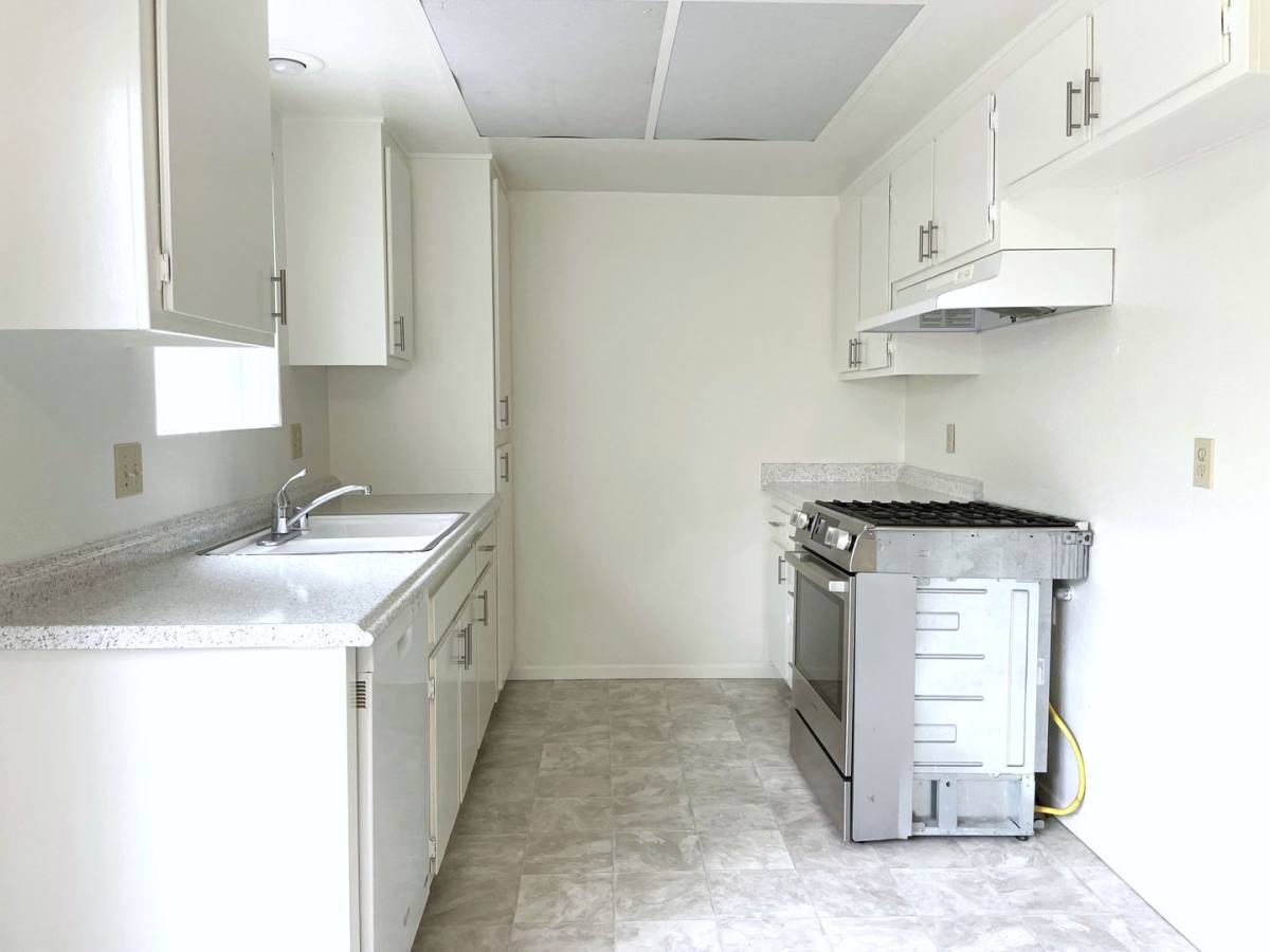 2167 Via Esmarca #2, Oceanside, CA 92054 - Townhouse for Rent - Image 7