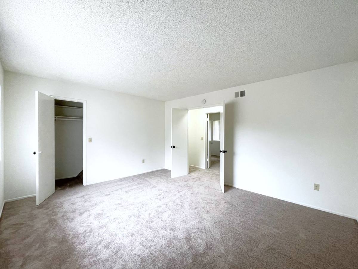 2167 Via Esmarca #2, Oceanside, CA 92054 - Townhouse for Rent - Image 9