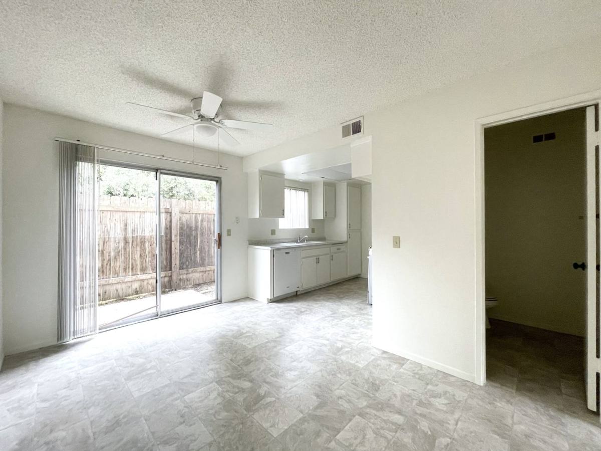 2167 Via Esmarca #2, Oceanside, CA 92054 - Townhouse for Rent - Image 4