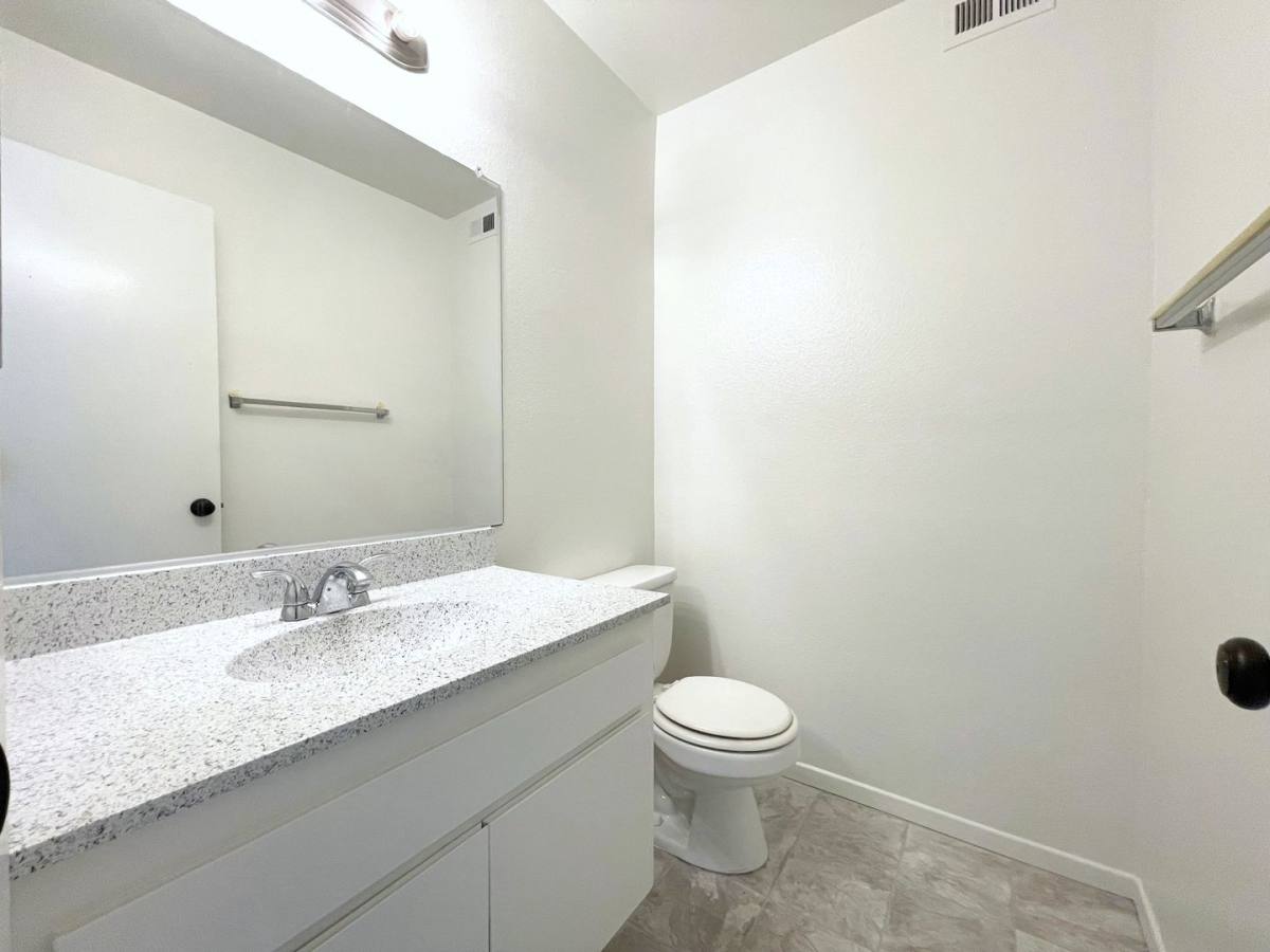 2167 Via Esmarca #2, Oceanside, CA 92054 - Townhouse for Rent - Image 3