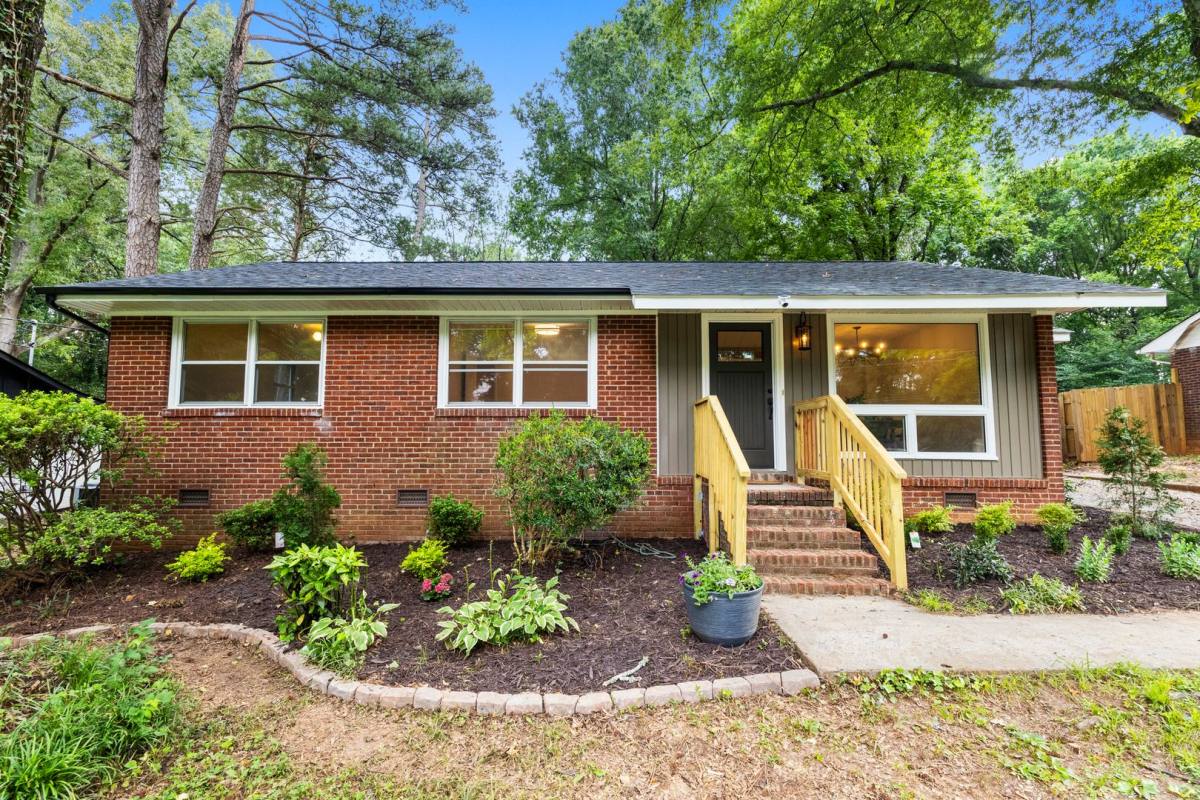3840 Colebrook Rd, Charlotte, NC 28215 - House for Rent - Image 1