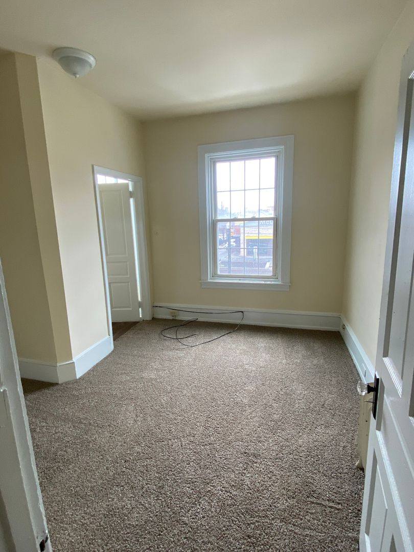 205 W King St, Lancaster, PA 17602 - Apartment for Rent - Image 2
