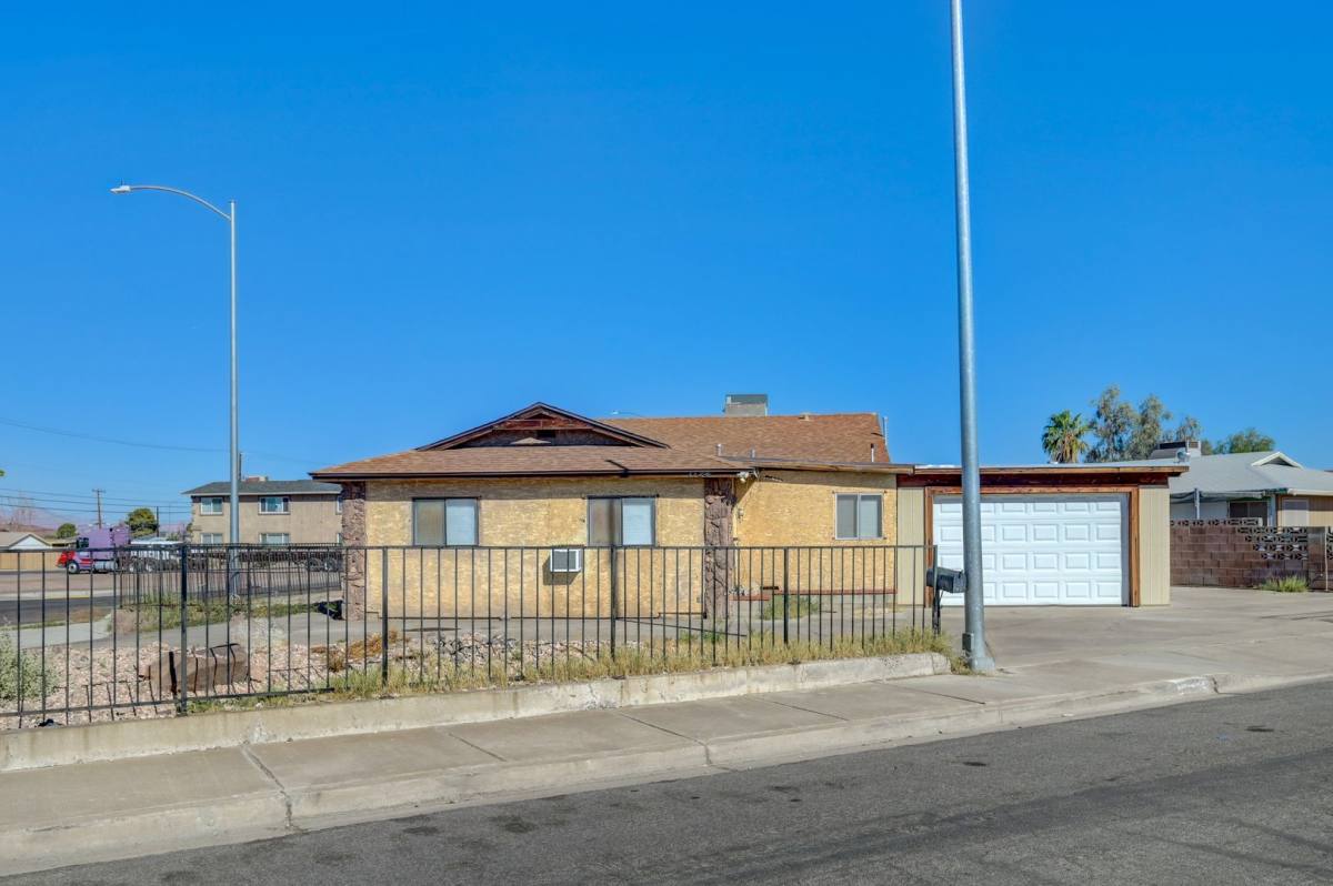 1724 Palm Dr, Henderson, NV 89011 - House for Rent - Image 2