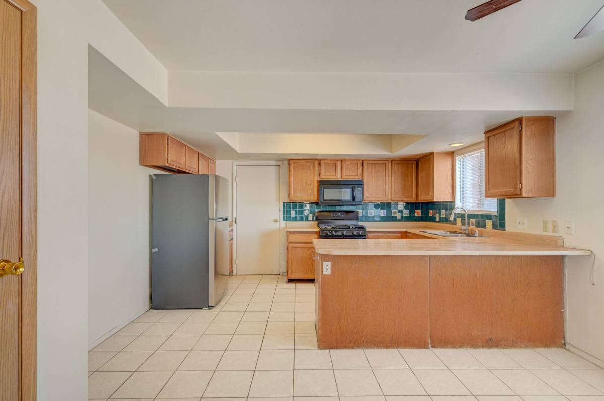 1724 Palm Dr, Henderson, NV 89011 - House for Rent - Image 8
