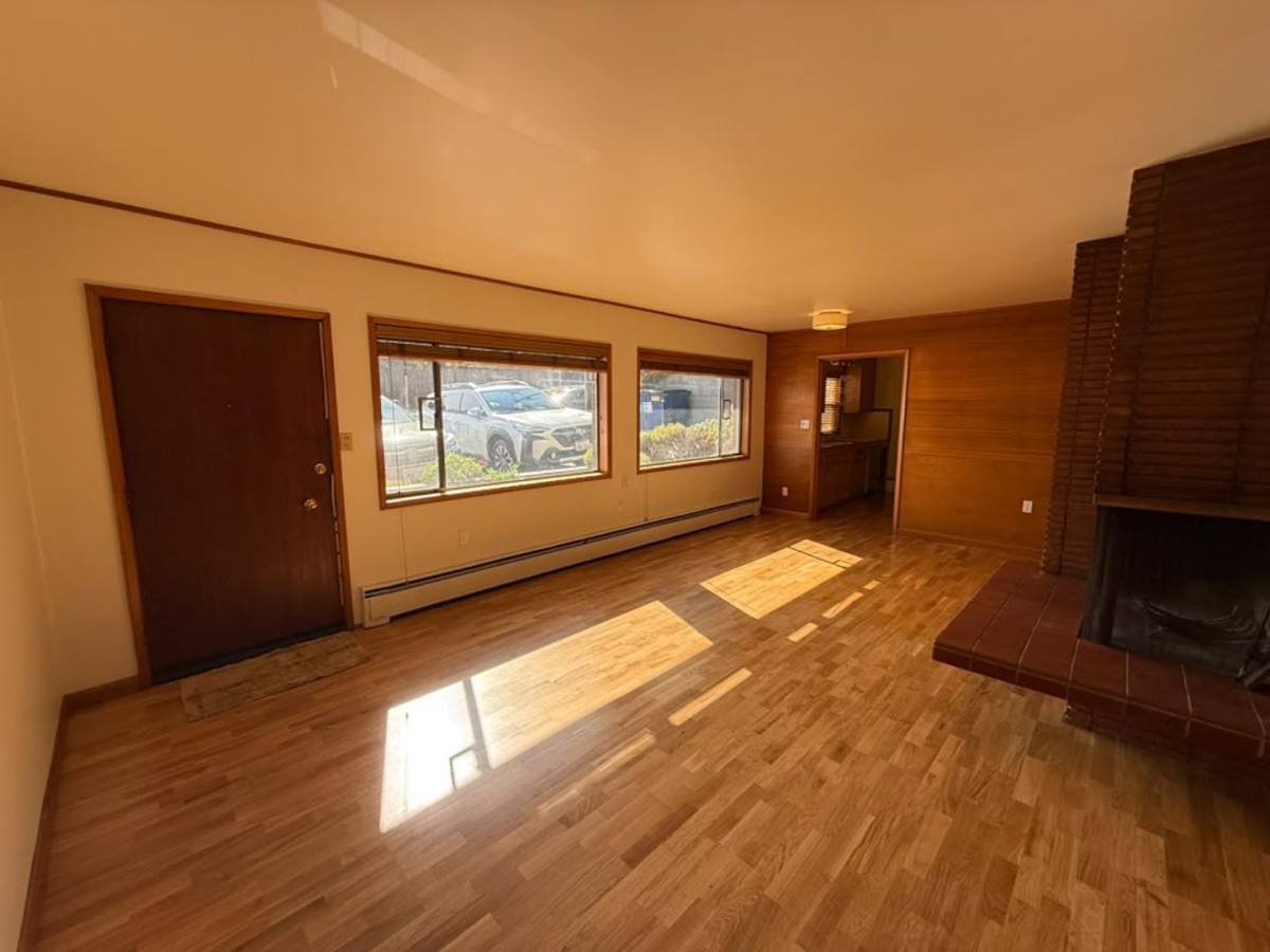 Apartment for rent at 1920 N 36th St, Seattle, WA 98103