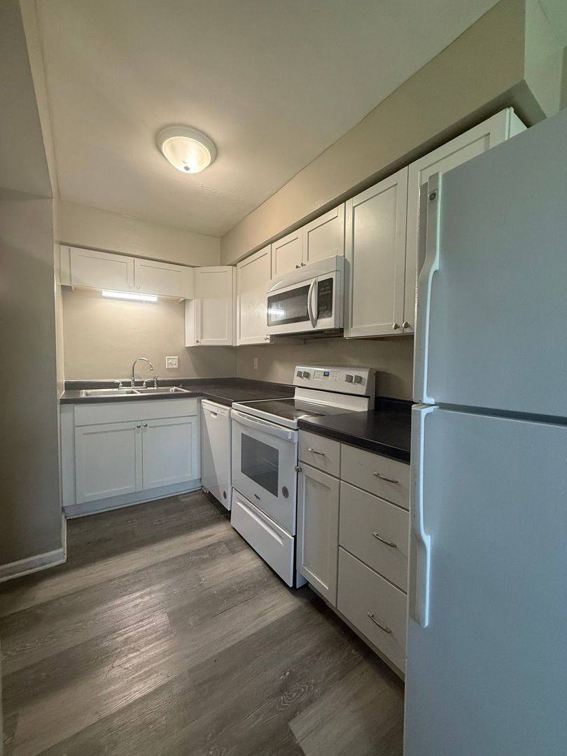 5247 Boy Scout Rd #4, Indianapolis, IN 46226 - Townhouse for Rent - Image 7