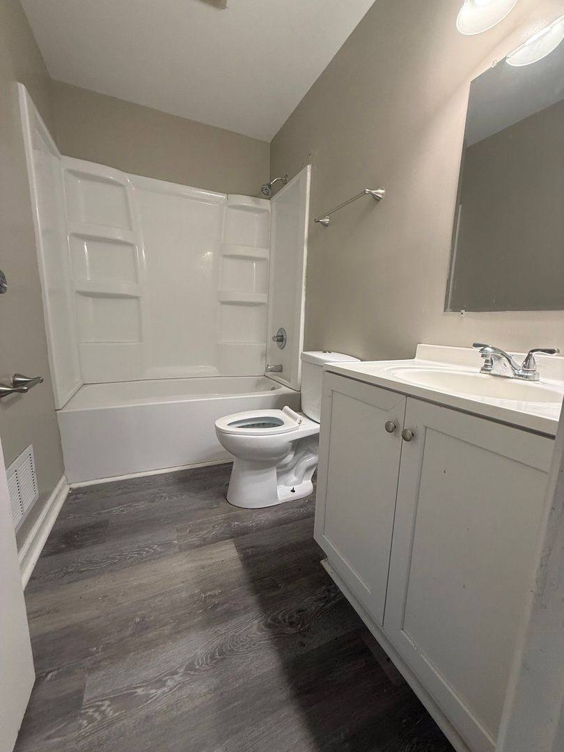 5247 Boy Scout Rd #4, Indianapolis, IN 46226 - Townhouse for Rent - Image 4