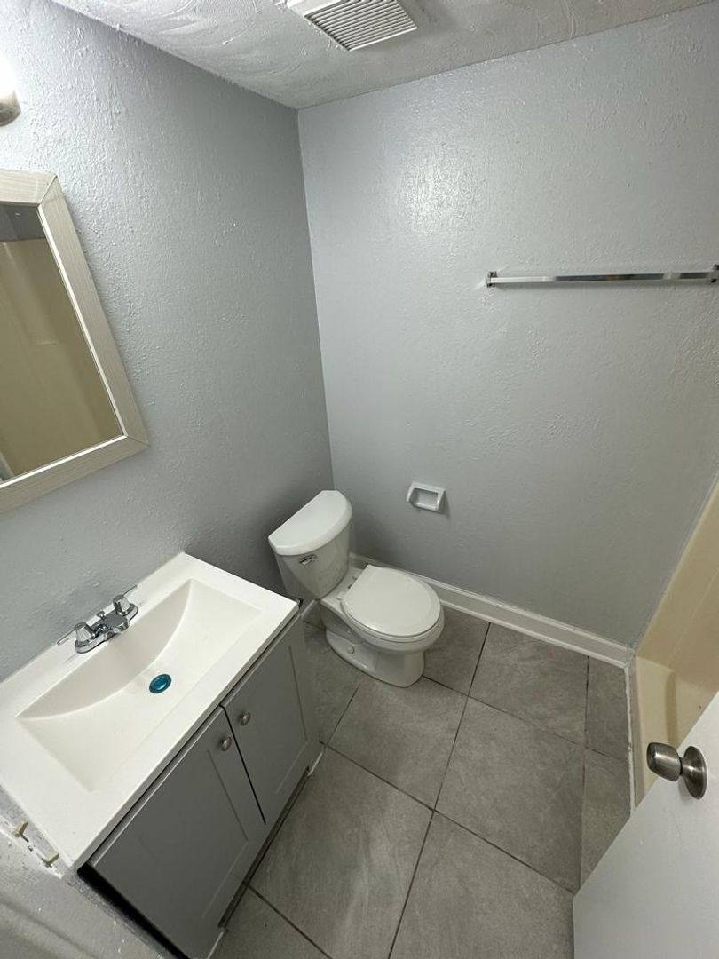 712 Eaverson St, Jacksonville, FL 32204 - Apartment for Rent - Image 7