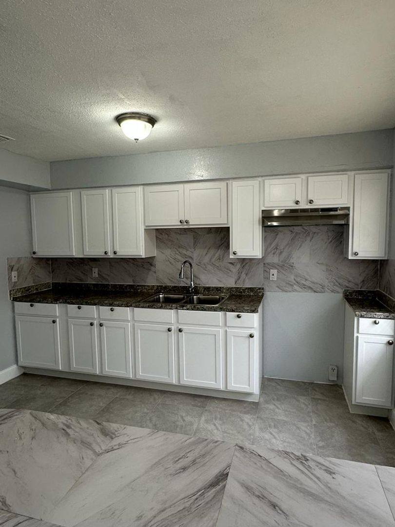 712 Eaverson St, Jacksonville, FL 32204 - Apartment for Rent - Image 3