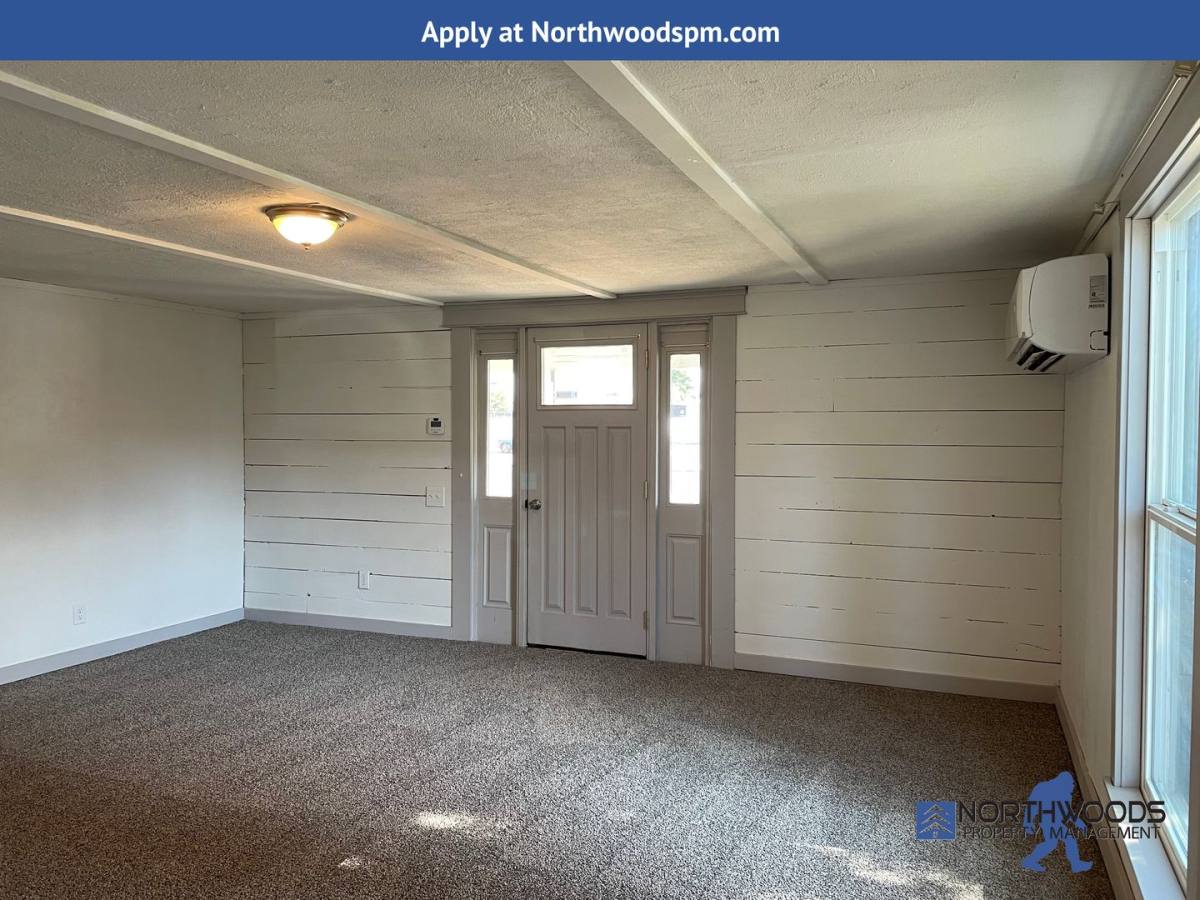 129 Loto St #3, Eagle Point, OR 97524 - House for Rent - Image 4