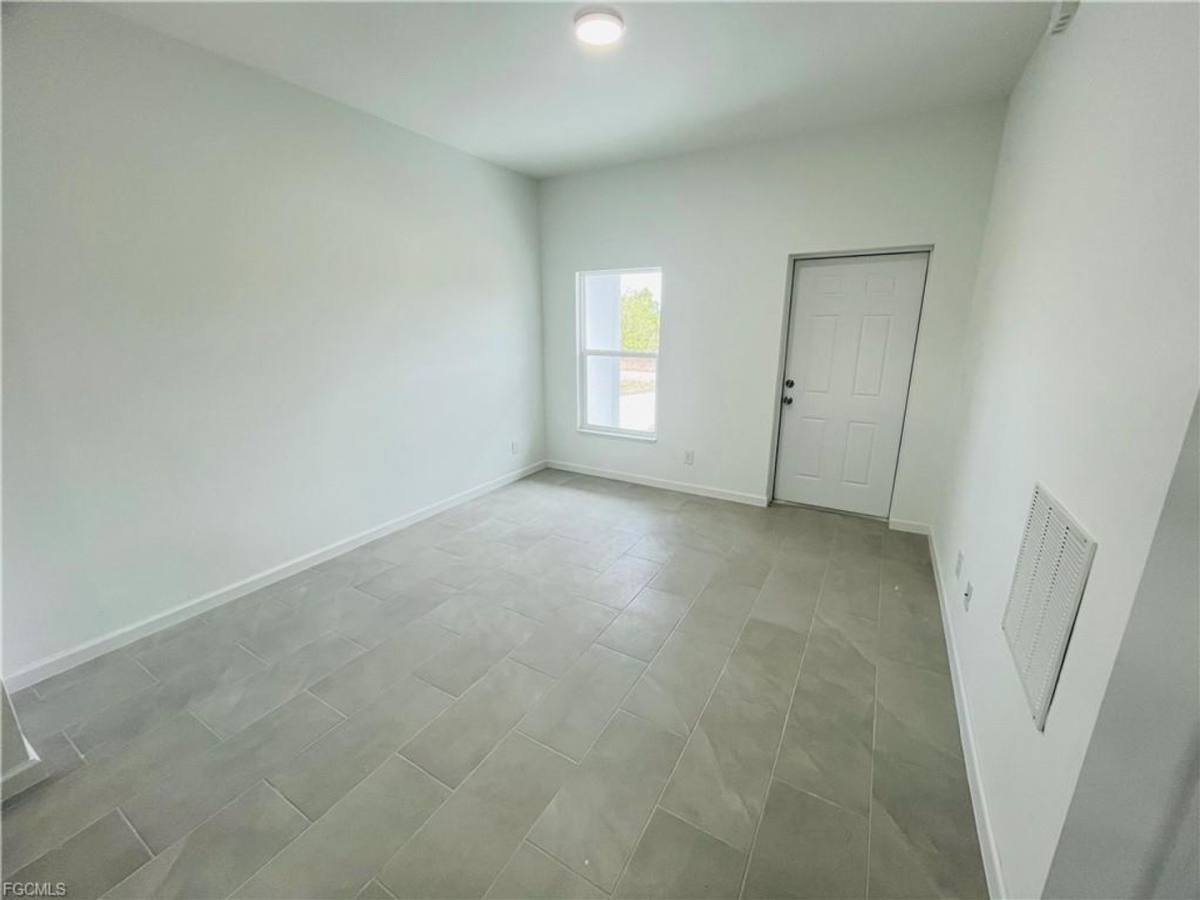648 Wentworth Dr, Lehigh Acres, FL 33972 - House for Rent - Image 3