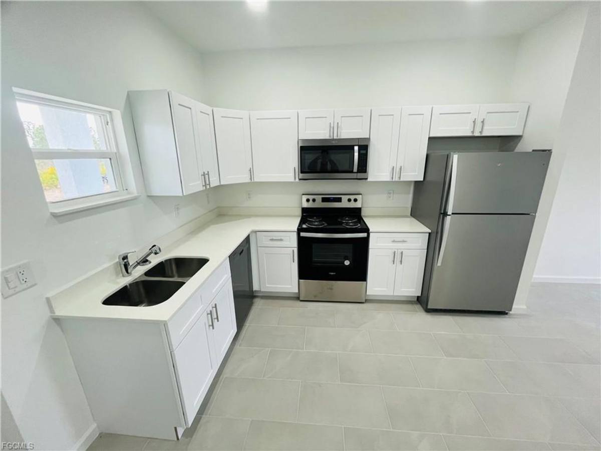 648 Wentworth Dr, Lehigh Acres, FL 33972 - House for Rent - Image 5