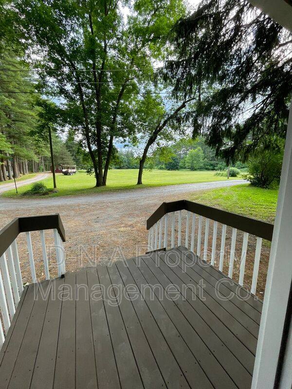 272 Acres Rd, East Stroudsburg, PA 18301 - House for Rent - Image 3