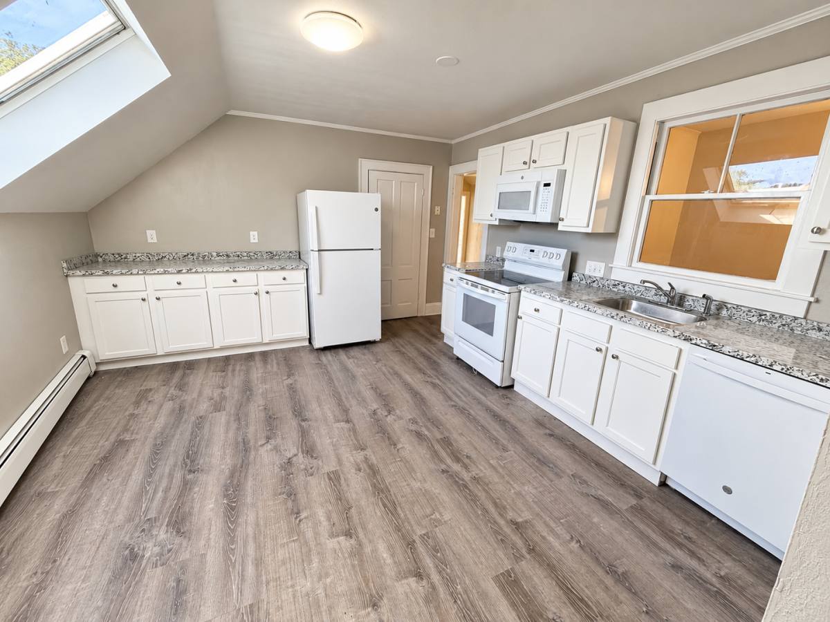 23 Bow St, Beverly, MA 01915 - Apartment for Rent - Image 3