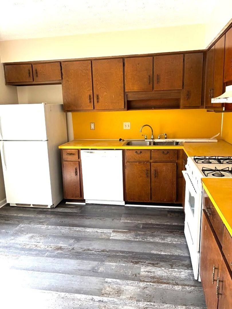 Pinebrooke, 6924 Bullet Blvd, Columbus, GA 31907 - Apartment for Rent - Image 3