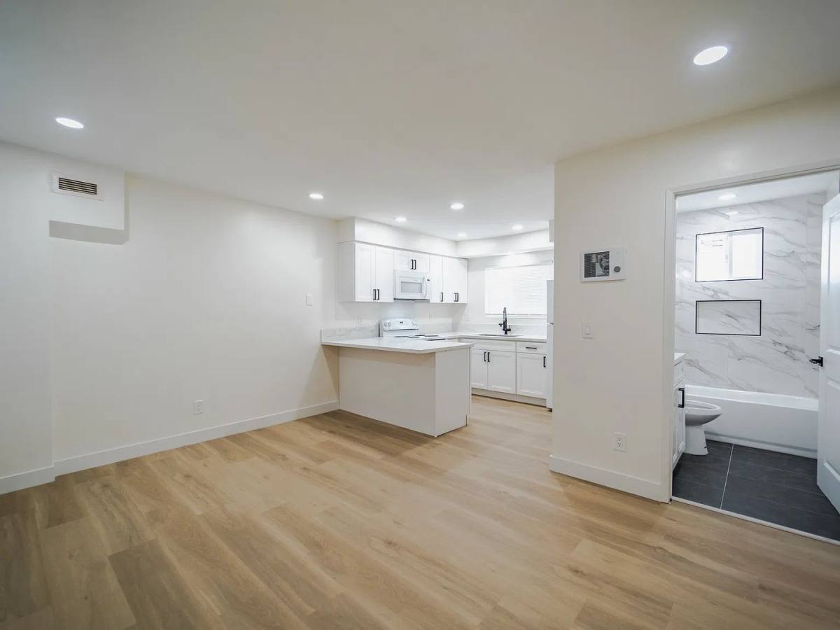 3681 Fairmount Ave, San Diego, CA 92105 - Apartment for Rent - Image 2