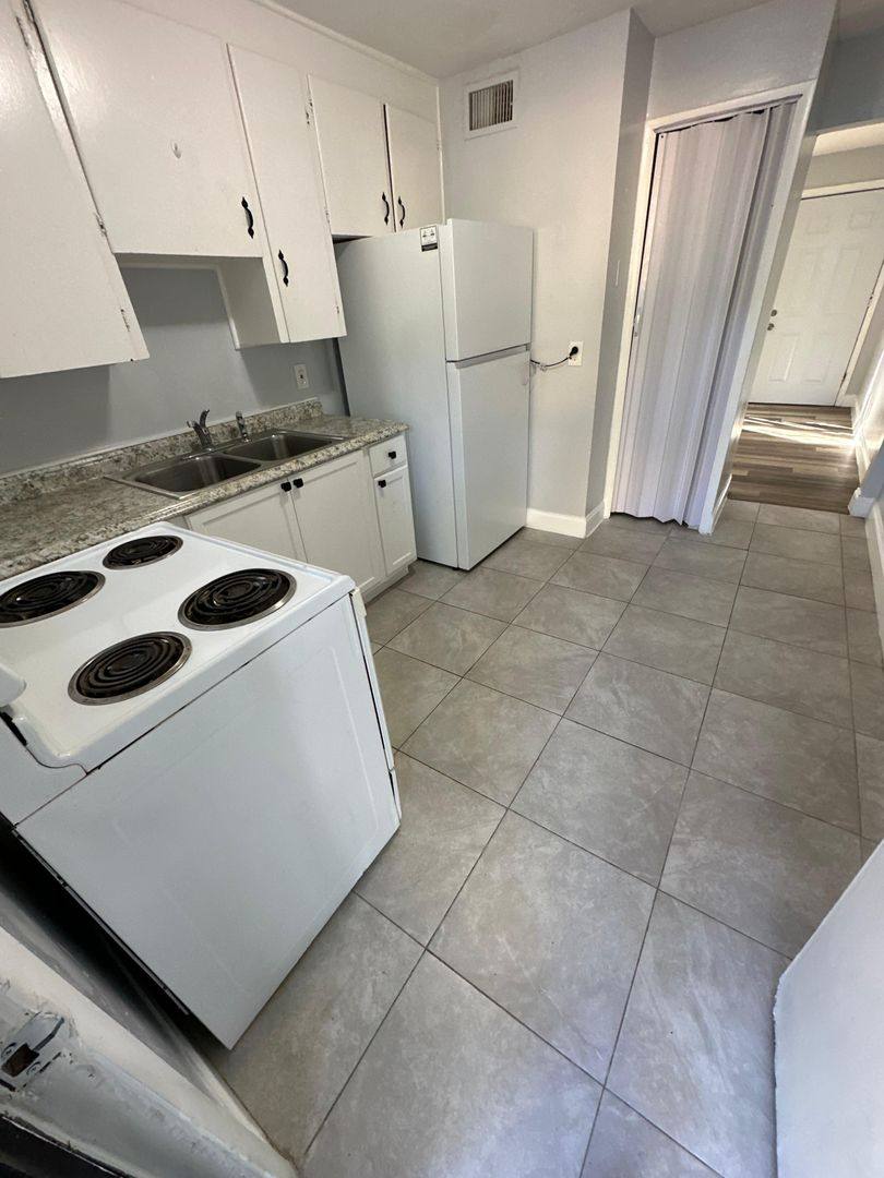 3805 Fairfax St, Jacksonville, FL 32209 - Apartment for Rent - Image 5
