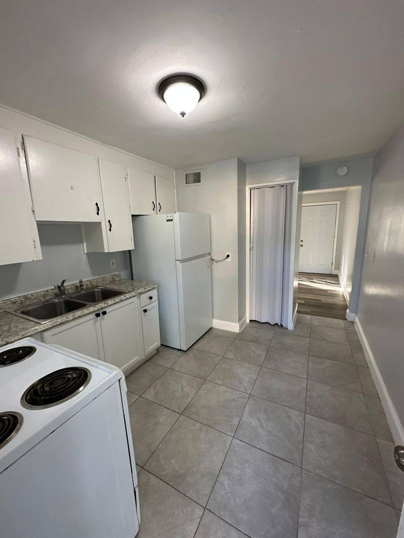 3805 Fairfax St, Jacksonville, FL 32209 - Apartment for Rent - Image 2