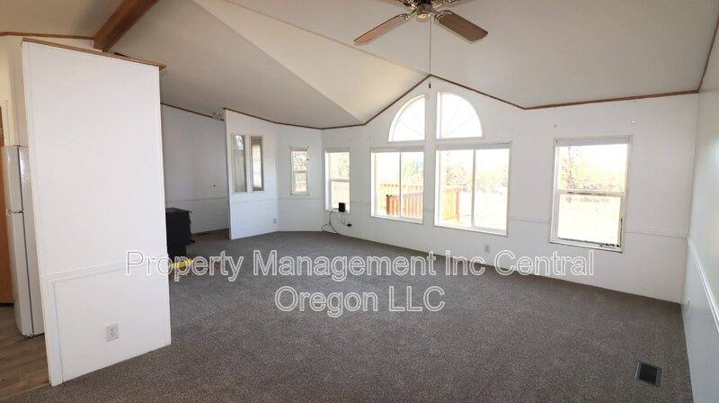 65709 93rd St, Bend, OR 97703 - House for Rent - Image 1
