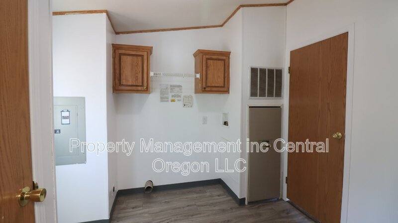 65709 93rd St, Bend, OR 97703 - House for Rent - Image 4