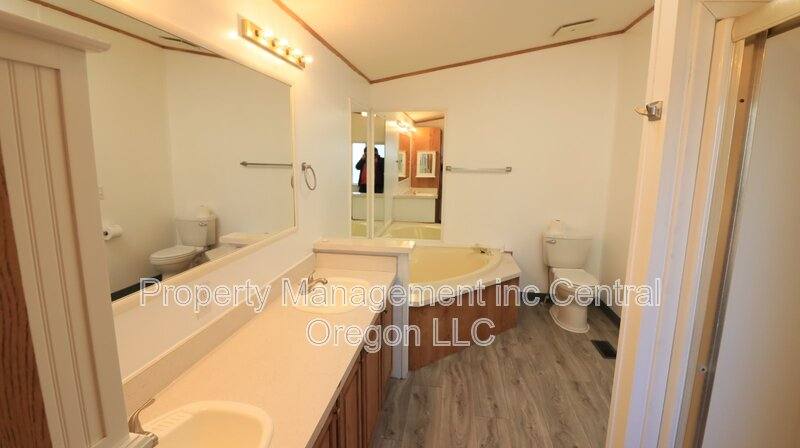 65709 93rd St, Bend, OR 97703 - House for Rent - Image 8
