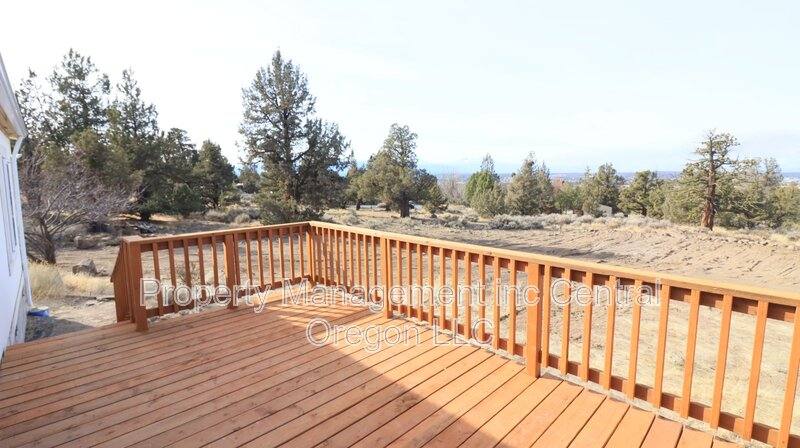 65709 93rd St, Bend, OR 97703 - House for Rent - Image 2