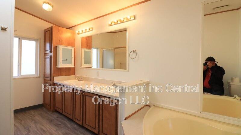 65709 93rd St, Bend, OR 97703 - House for Rent - Image 7