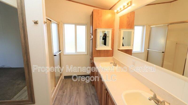 65709 93rd St, Bend, OR 97703 - House for Rent - Image 9