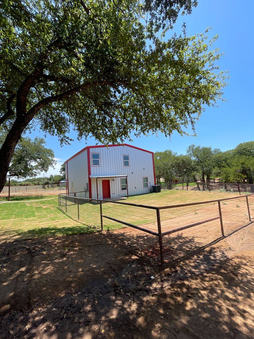 1025 Deer Lane, Azle, TX 76020 - House for Rent - Image 4