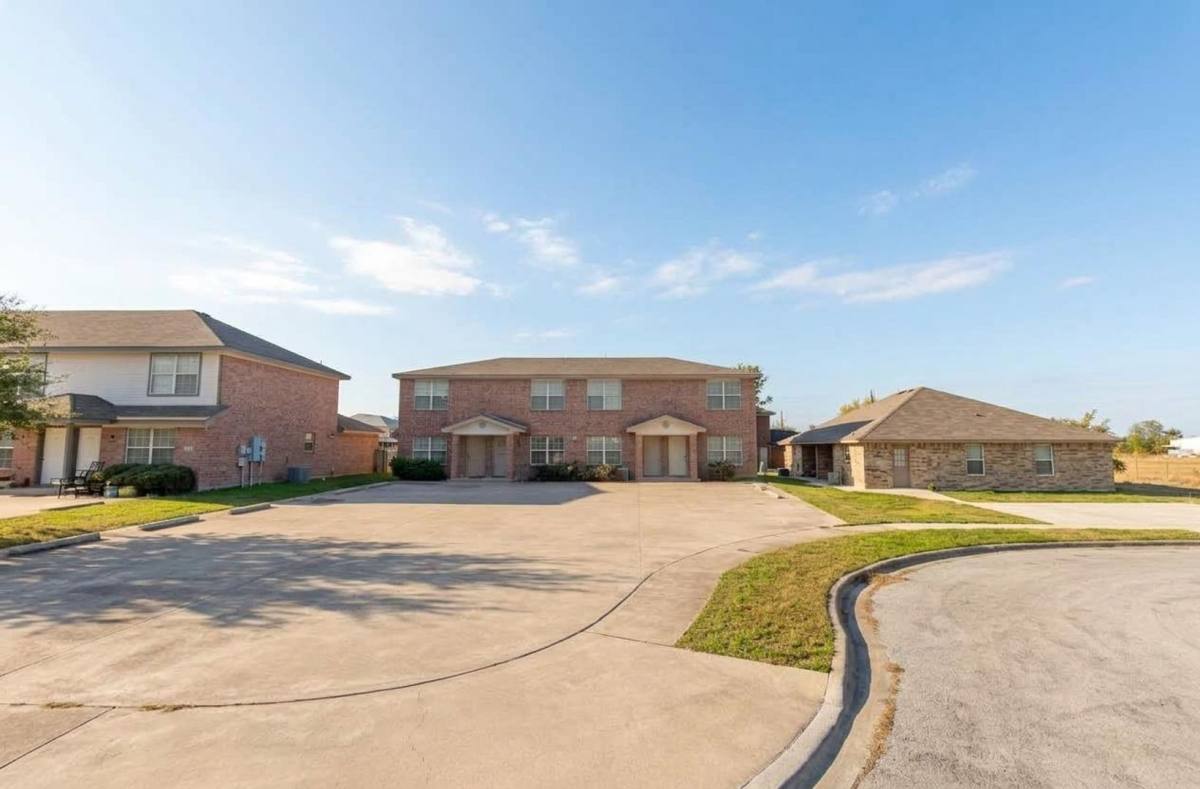 805 Leifester Circle, Killeen, TX 76549 - Townhouse for Rent - Image 2