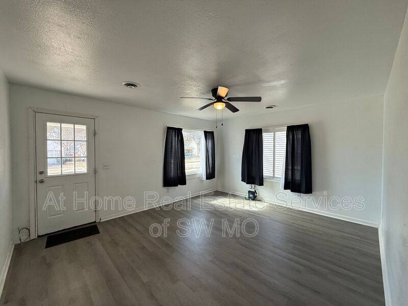 1731 W Walnut St, Springfield, MO 65806 - House for Rent - Image 2