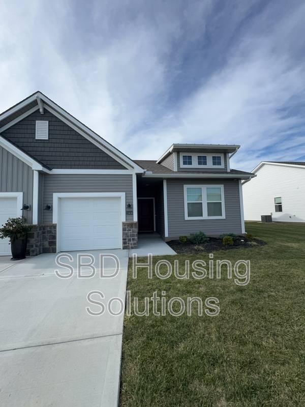 Townhouse for rent at 12418 S Parkwood Lane, Lee's Summit, MO 64086