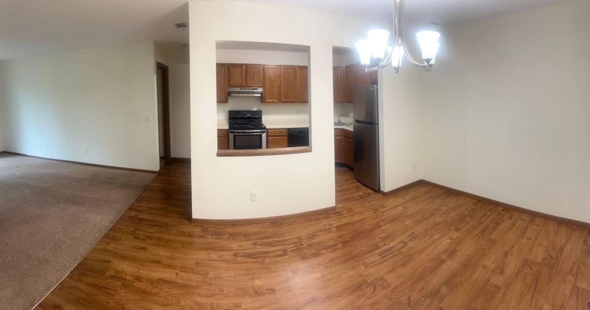 Cedar Pointe, 2130 E Old Shakopee Rd, Minneapolis, MN 55425 - Apartment for Rent - Image 3