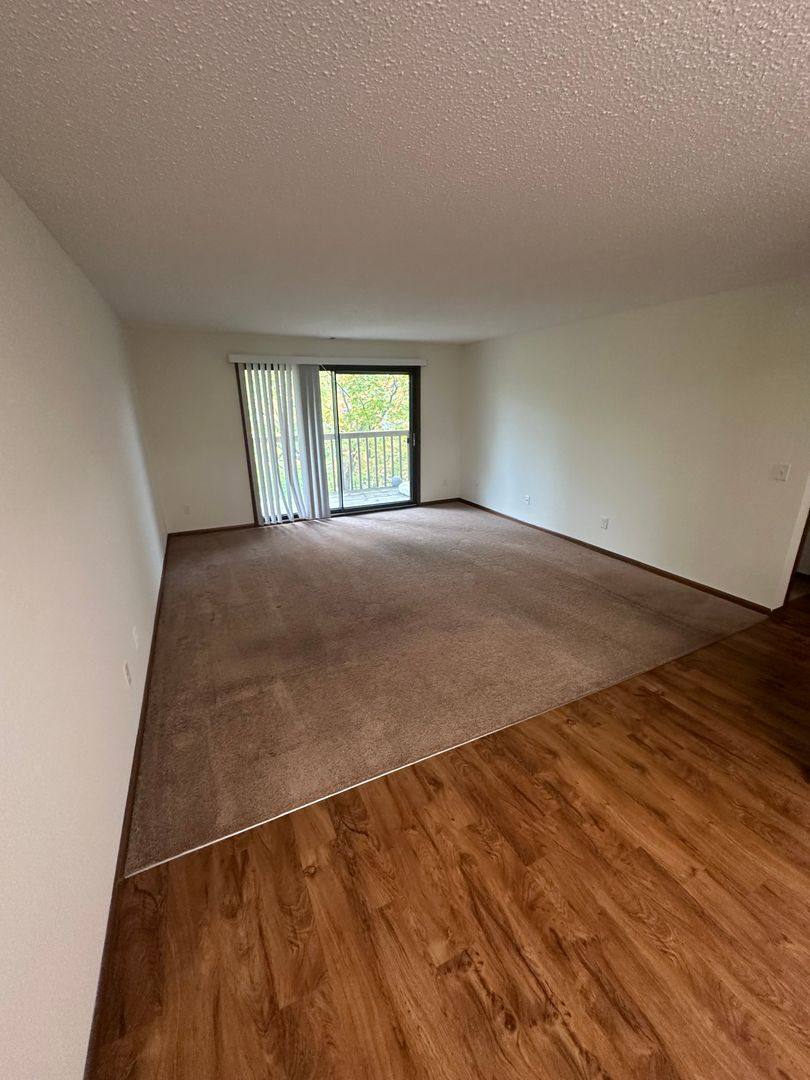 Cedar Pointe, 2130 E Old Shakopee Rd, Minneapolis, MN 55425 - Apartment for Rent - Image 9