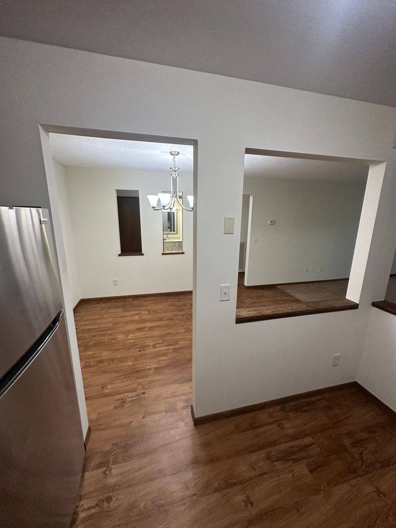Cedar Pointe, 2130 E Old Shakopee Rd, Minneapolis, MN 55425 - Apartment for Rent - Image 5